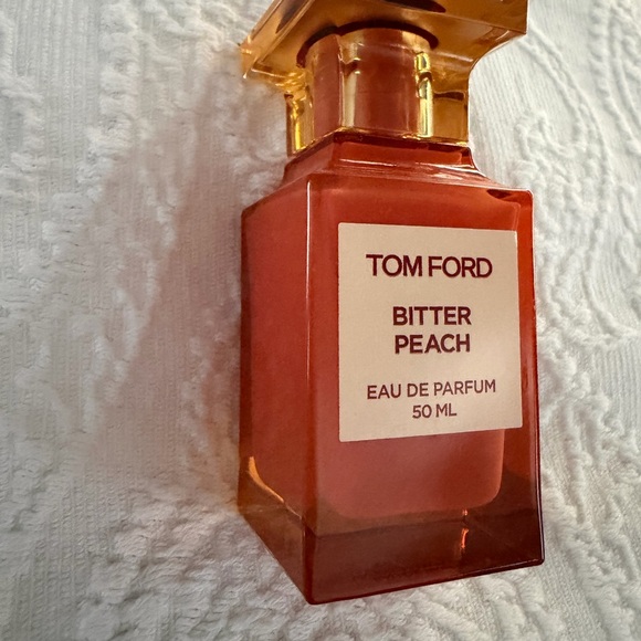 Tom Ford Bitter Peach Eau de Parfum - Vibrant Orange - Picture 2 of 3
